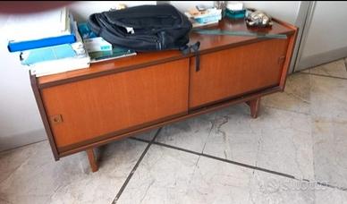 Mobile basso con scorrevoli