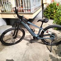 Mountain Bike Cube taglia M pedalata assistita 