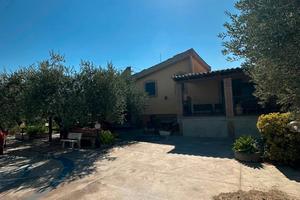 Villa indipendente con piscina e terreno 