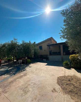 Villa indipendente con piscina e terreno 