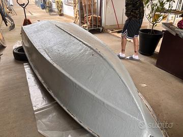 Barca da pesca in vetroresina