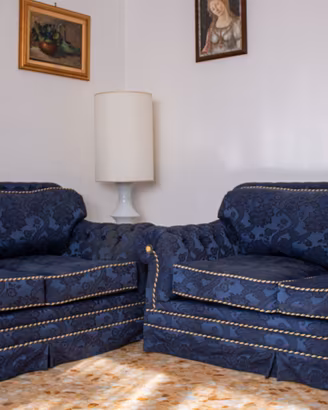 Coppia Divani Classici 180cm in Tessuto Damascato