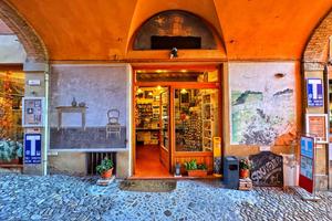 N°1, Tabaccheria e tanto altro, TRATTABILE