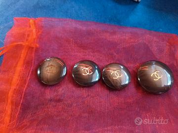 quattro bottoni Chanel 