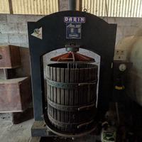 Pressa enologica idraulica verticale Atom 700