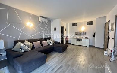 TRILOCALE CON GIARDINO E BOX