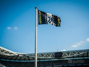 Bandiera Juventus 94x66 cm Nuova con 2 Occhielli