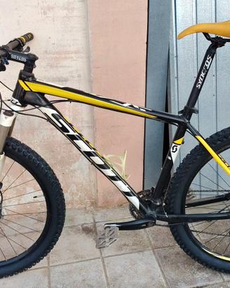 Bicicletta  per appassionati MTB Scott