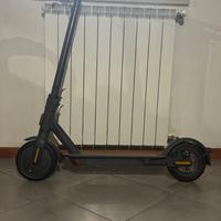 Xiaomi Mi Scooter Elettrico Essential (VENDUTO)