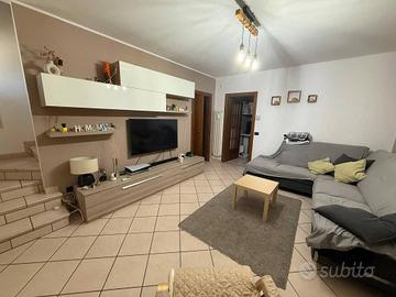 Villetta a schiera di 118 m² con 5 locali e box au