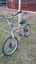 bicicletta tipo bmx freestyle 