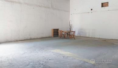 Locale deposito magazzino Via Michelangelo