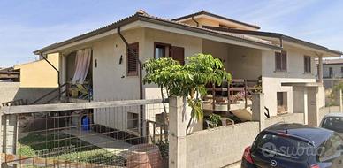 Immobile in asta di 400 m² con 5 locali a Serraman