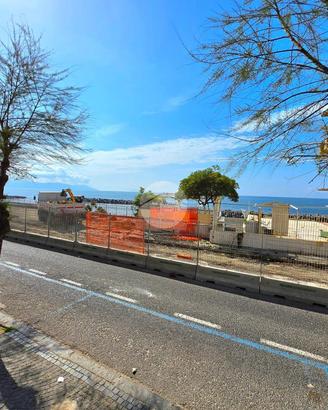 2 LOCALI A TORRE DEL GRECO