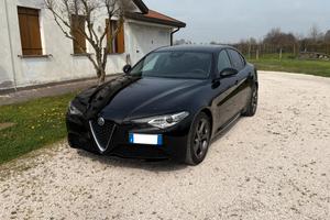 Alfa Romeo Giulia 2.2 Turbo Diesel da 160 CV