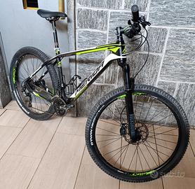 Mountain bike in Carbonio Mérida Shimano XT 