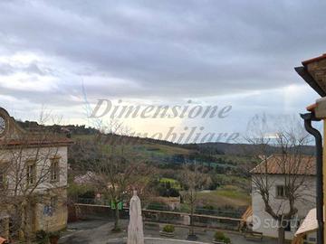 Casa indipendente di 110 m² con 5 locali e box aut