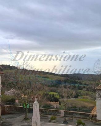 Casa indipendente di 110 m² con 5 locali e box aut