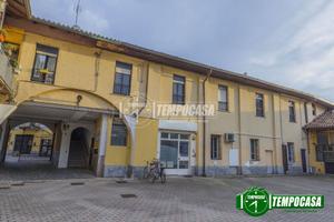 Locale Commerciale a Binasco 5 locali