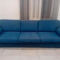 Divani da 4 e 3 posti. 