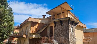 Ampio appartamento con garage e soffitta