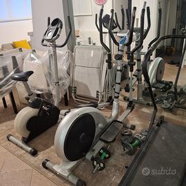 2 biciclette da casa e un tapis roulant