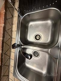 Lavello  cucina Foster con rubinetto