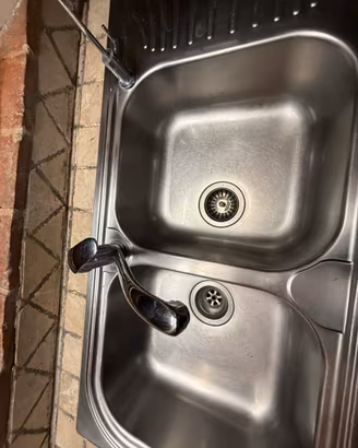 Lavello  cucina Foster con rubinetto