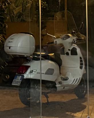 Piaggio Vespa 300 GTS - 2014