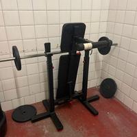 Panca multifunzione con bilanciere e pesi