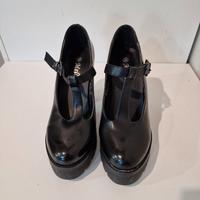 Scarpa con tacco "carro armato"