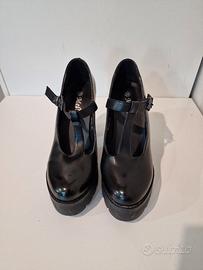 Scarpa con tacco "carro armato"