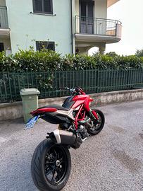 Hypermotard 821