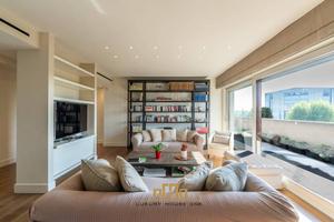 Appartamento di 225 m² con 5 locali e box auto a S