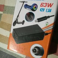 Caricabatterie monopattino universale benQ