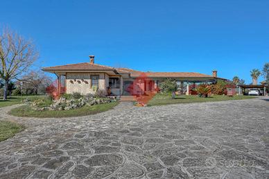 Villa o villino Latina [Cod. rif 3298150VRG]