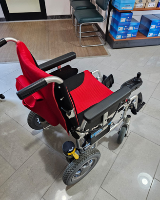 Carrozzina elettrica ortopedica per disabili piegh