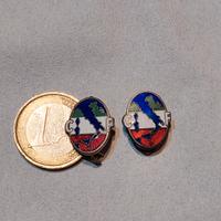 2 distintivi spilla C F