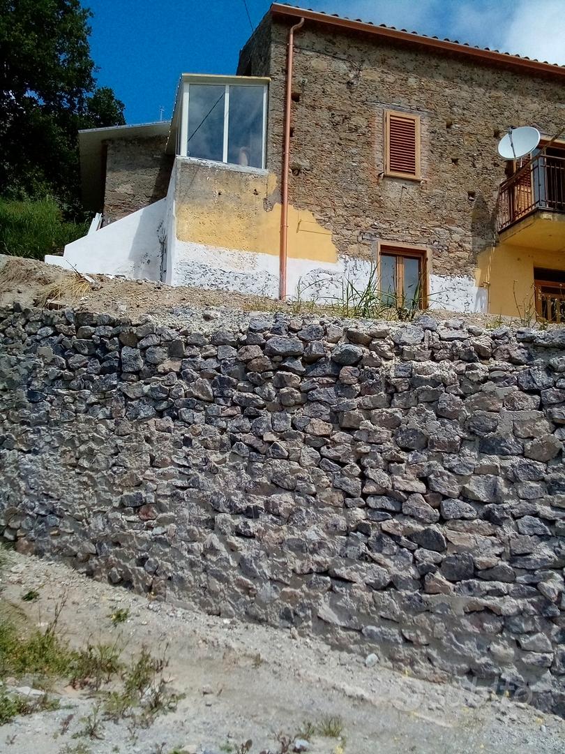 casolare rustico più terreno - Vista 3