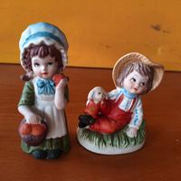 Coppia di statuette vintage in porcella biscuit