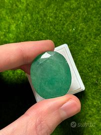 Smeraldo 91.05 ct taglio ovale certificato