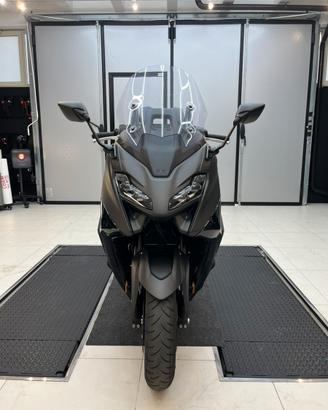 Yamaha tmax 560