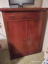 Mobile classico in legno 