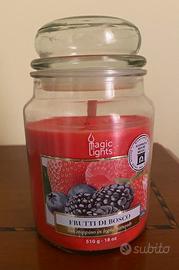 Candela profumata ai frutti di bosco