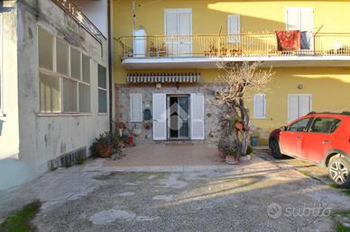CASA SEMINDIPENDENTE A CAPUA