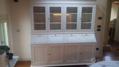 credenza con alzata e ribalta in abete sbiancato 