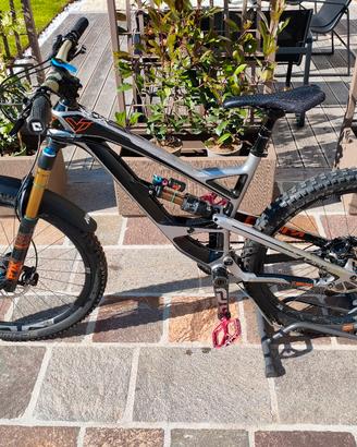 YT Capra CF Pro 2017