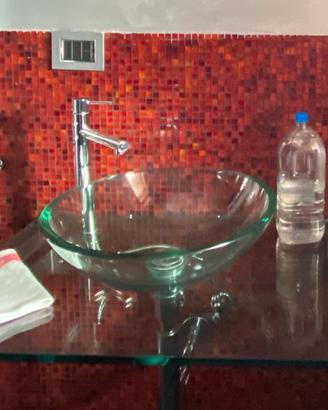 Top e lavabo in vetro temperato.