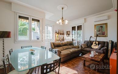 Appartamento al piano rialzato con accessori