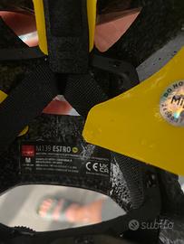 Casco met estro